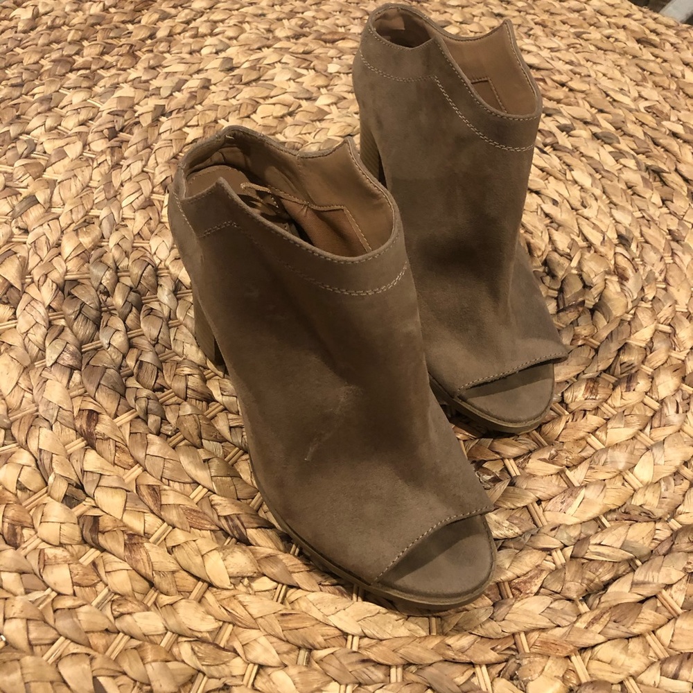 Report Stacked Heel Open Toe Mules Slides - image 2